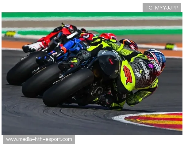 摩托车赛手冲刺段表现优异，团队策略获赞，摩托冲刺下载